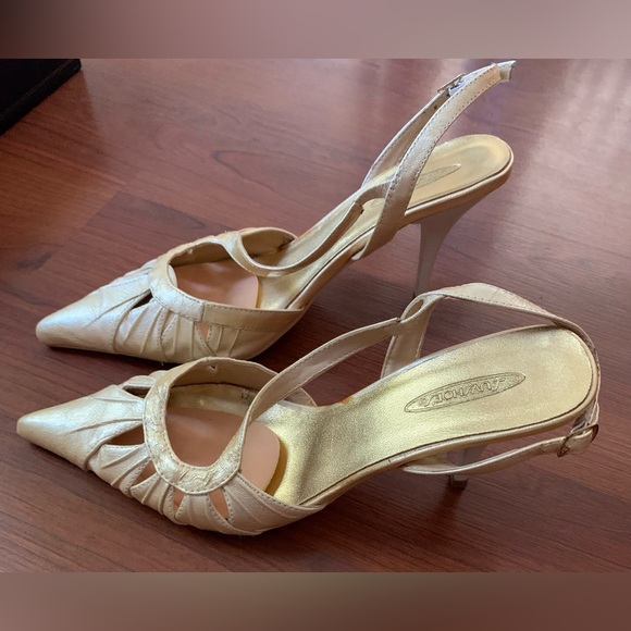 LUVSHOES Women’s Leather Stiletto Heel Beige Size 9 (40) - Picture 2 of 9